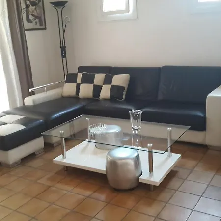 Holiday home Jolie Avec Piscine Marignane