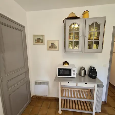 Jolie Avec Piscine Holiday home Marignane